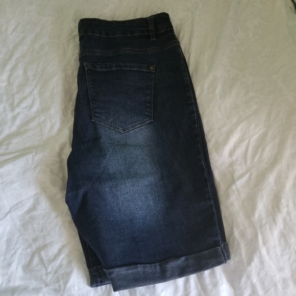 Shorts - Picture 2 of 2